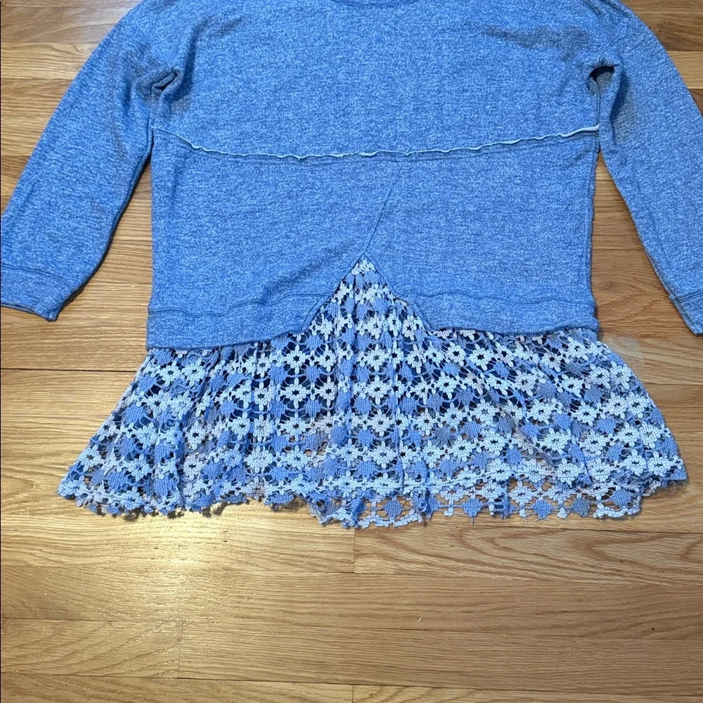 Free people beach Blue‎ tunic Sweater with Lace Hem size M/L